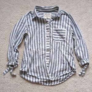 Abercrombie & Fitch Blue and White Striped Button Down Shirt